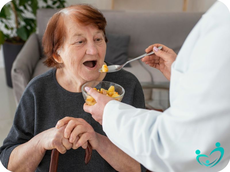 پرستار سالمند چه نقشی در پيشگيری از بروز سوء تغذيه در سالمندان دارد؟